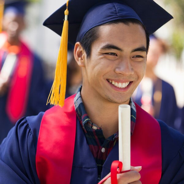 grad-smiling-diploma-600x600